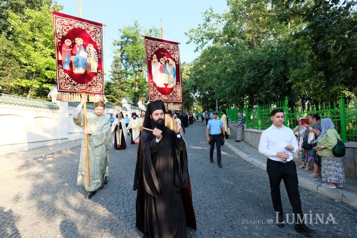 Sfântul Cuvios Dimitrie cel Nou i-a primit pe pelerini în cetatea sa 302853