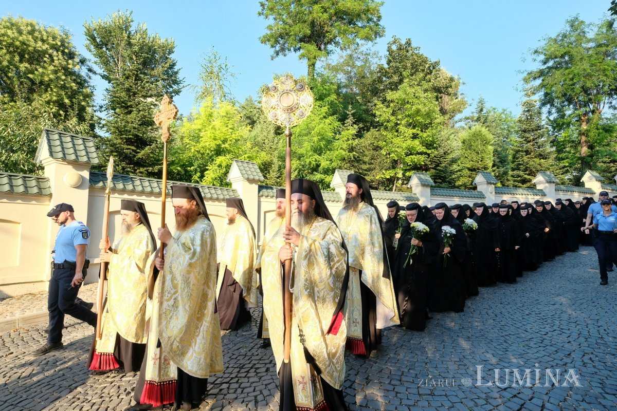 Sfântul Cuvios Dimitrie cel Nou i-a primit pe pelerini în cetatea sa 302854