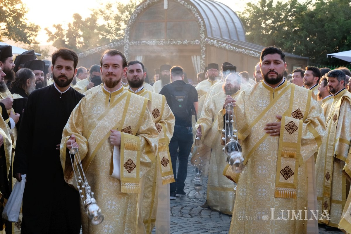 Sfântul Cuvios Dimitrie cel Nou i-a primit pe pelerini în cetatea sa 302880