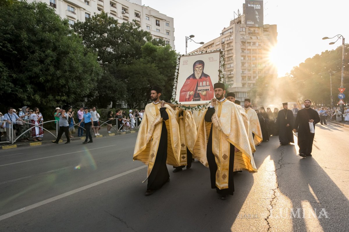 Sfântul Cuvios Dimitrie cel Nou i-a primit pe pelerini în cetatea sa 302956