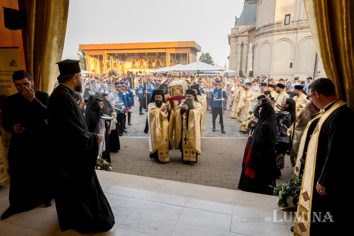Sfântul Cuvios Dimitrie cel Nou i-a primit pe pelerini în cetatea sa 302978