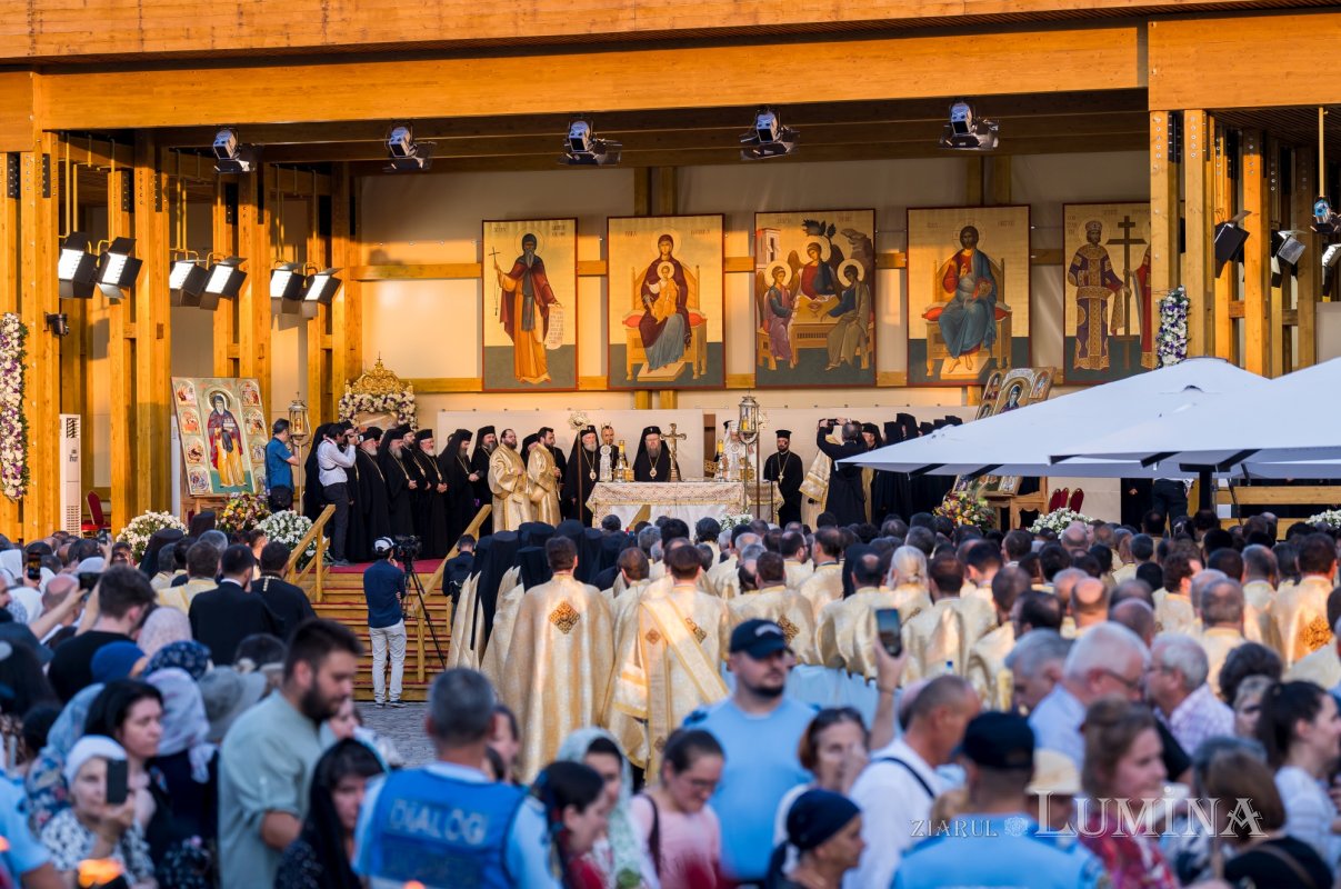 Sfântul Cuvios Dimitrie cel Nou i-a primit pe pelerini în cetatea sa 302985