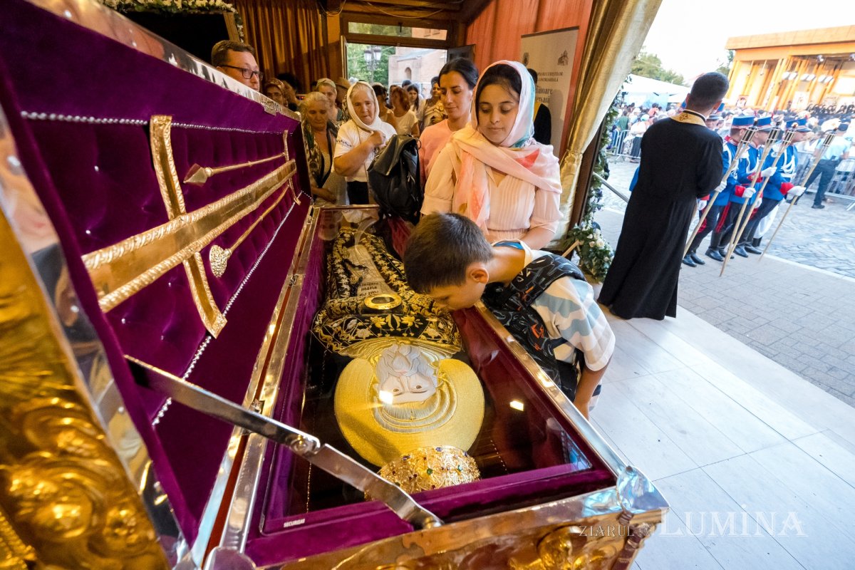 Sfântul Cuvios Dimitrie cel Nou i-a primit pe pelerini în cetatea sa 302987