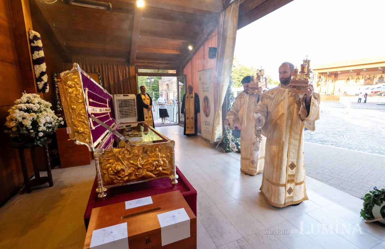 Rugăciune de seară la Catedrala Patriarhală 303226