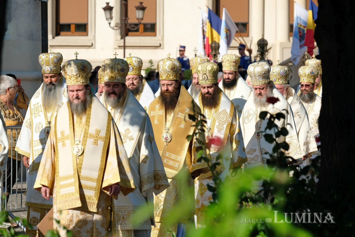 Zi de luminată cinstire a Sfântului Ocrotitor al Bucureștilor la un sfert de mileniu de la venirea cinstitelor sale moaște în Capitală 303022