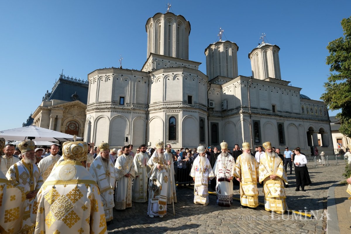 Zi de luminată cinstire a Sfântului Ocrotitor al Bucureștilor la un sfert de mileniu de la venirea cinstitelor sale moaște în Capitală 303023