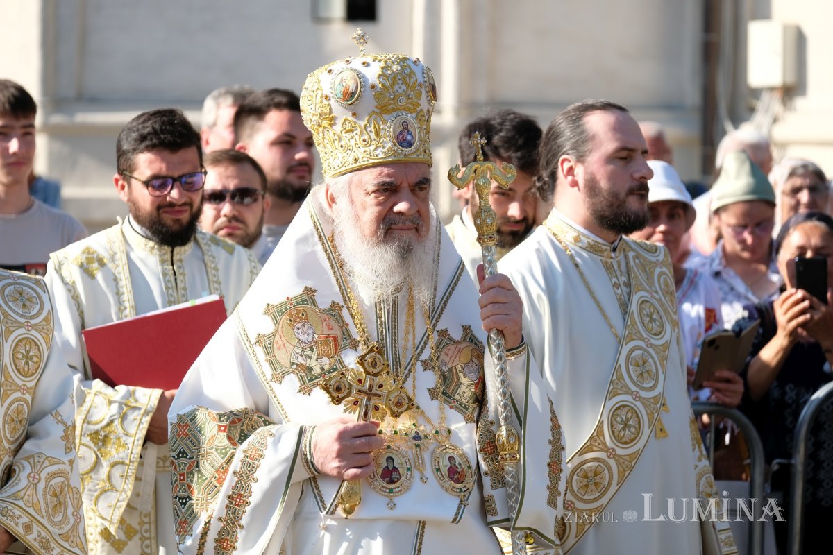 Zi de luminată cinstire a Sfântului Ocrotitor al Bucureștilor la un sfert de mileniu de la venirea cinstitelor sale moaște în Capitală 303025