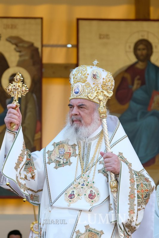 Zi de luminată cinstire a Sfântului Ocrotitor al Bucureștilor la un sfert de mileniu de la venirea cinstitelor sale moaște în Capitală 303026