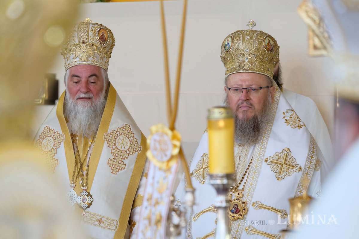 Zi de luminată cinstire a Sfântului Ocrotitor al Bucureștilor la un sfert de mileniu de la venirea cinstitelor sale moaște în Capitală 303028