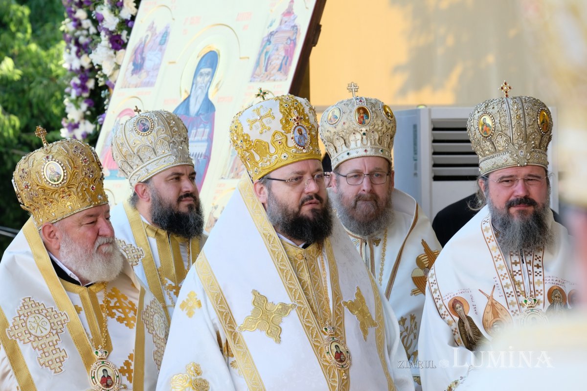 Zi de luminată cinstire a Sfântului Ocrotitor al Bucureștilor la un sfert de mileniu de la venirea cinstitelor sale moaște în Capitală 303030