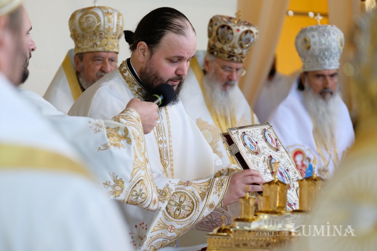 Zi de luminată cinstire a Sfântului Ocrotitor al Bucureștilor la un sfert de mileniu de la venirea cinstitelor sale moaște în Capitală 303034