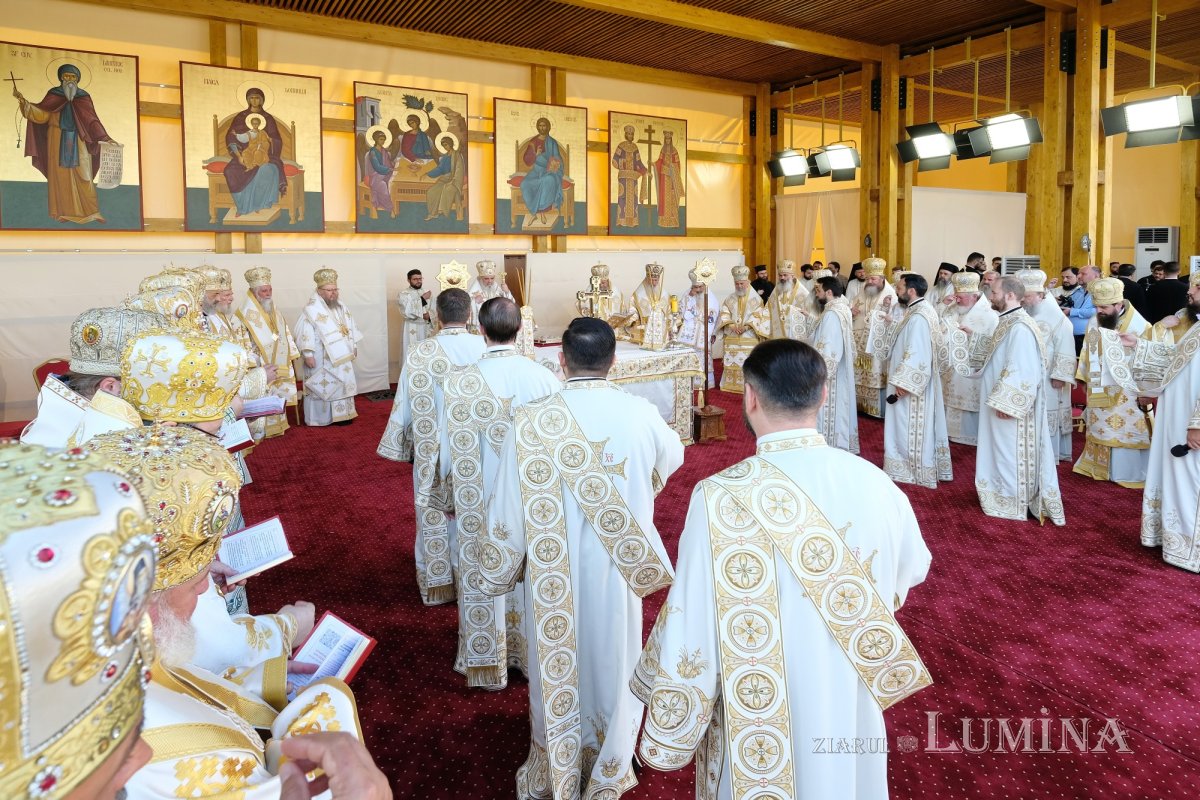 Zi de luminată cinstire a Sfântului Ocrotitor al Bucureștilor la un sfert de mileniu de la venirea cinstitelor sale moaște în Capitală 303035