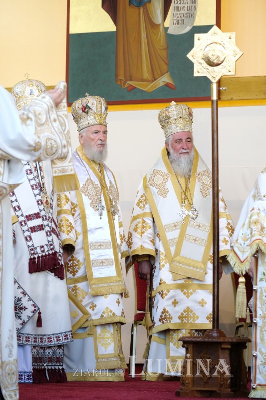 Zi de luminată cinstire a Sfântului Ocrotitor al Bucureștilor la un sfert de mileniu de la venirea cinstitelor sale moaște în Capitală 303036