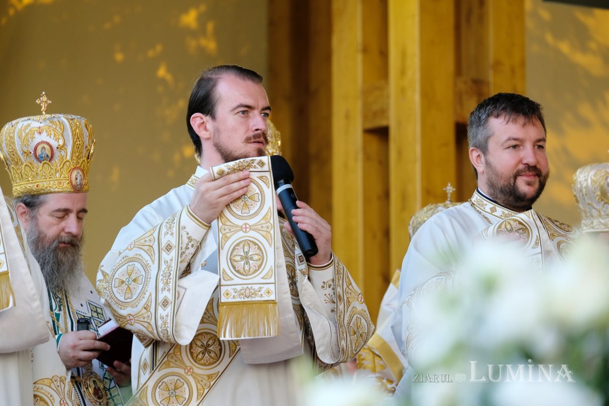 Zi de luminată cinstire a Sfântului Ocrotitor al Bucureștilor la un sfert de mileniu de la venirea cinstitelor sale moaște în Capitală 303038