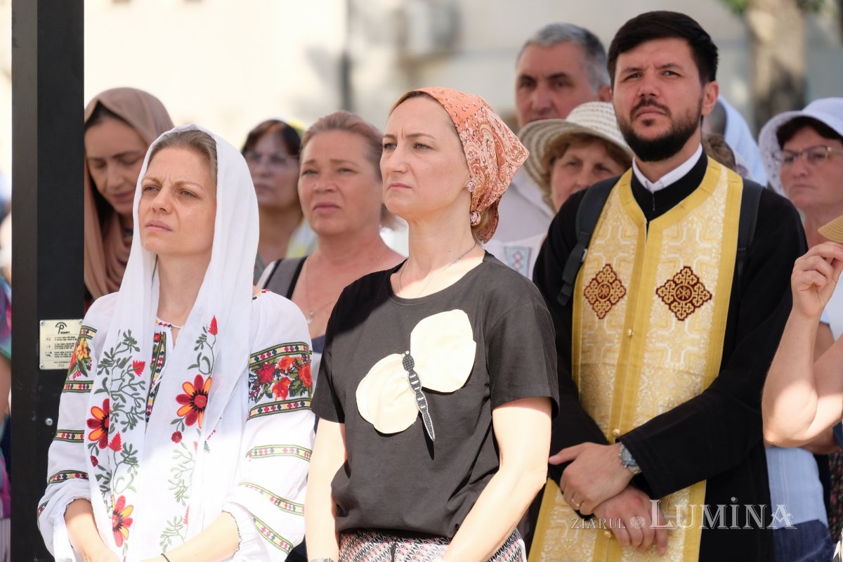 Zi de luminată cinstire a Sfântului Ocrotitor al Bucureștilor la un sfert de mileniu de la venirea cinstitelor sale moaște în Capitală 303040