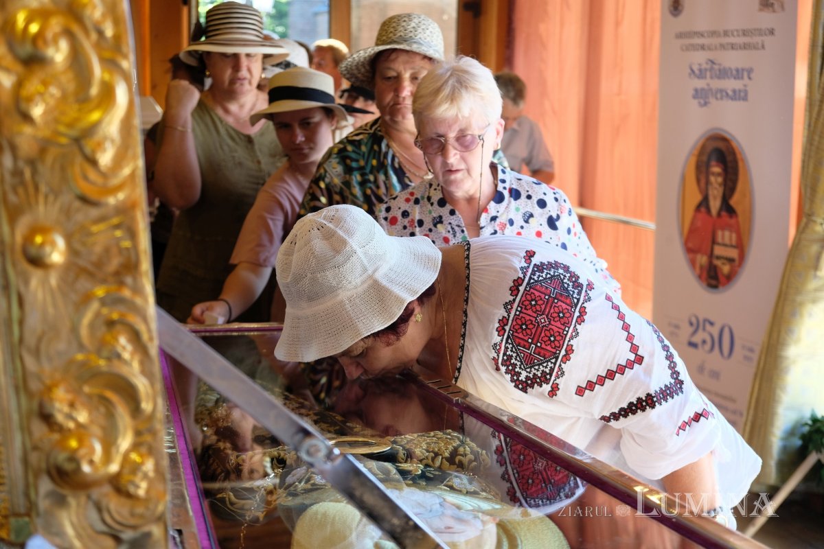 Zi de luminată cinstire a Sfântului Ocrotitor al Bucureștilor la un sfert de mileniu de la venirea cinstitelor sale moaște în Capitală 303044