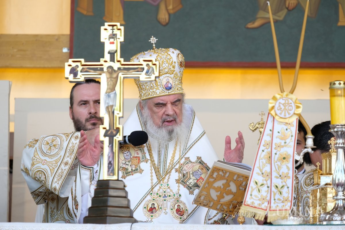 Zi de luminată cinstire a Sfântului Ocrotitor al Bucureștilor la un sfert de mileniu de la venirea cinstitelor sale moaște în Capitală 303048