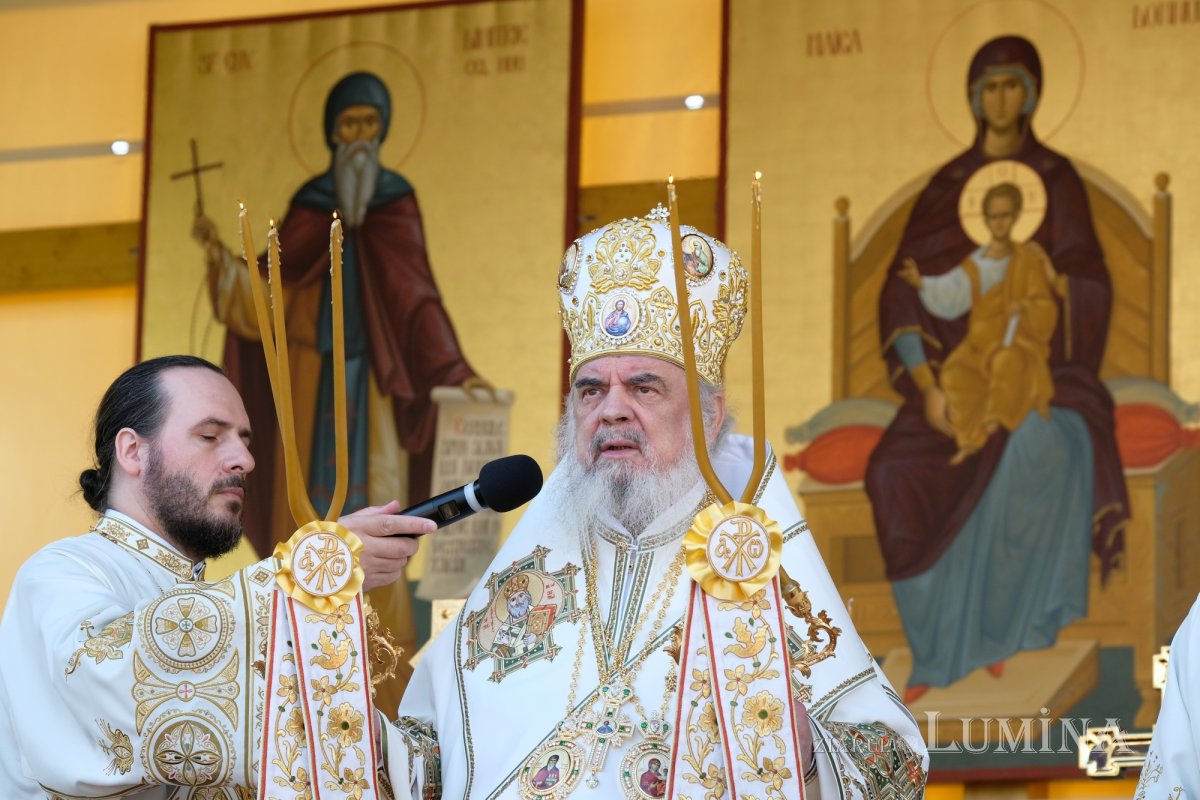 Zi de luminată cinstire a Sfântului Ocrotitor al Bucureștilor la un sfert de mileniu de la venirea cinstitelor sale moaște în Capitală 303049