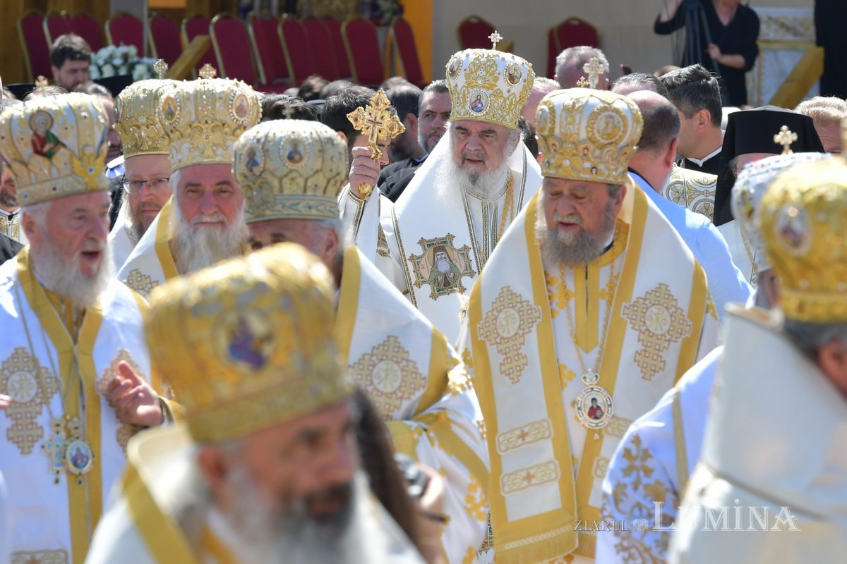 Zi de luminată cinstire a Sfântului Ocrotitor al Bucureștilor la un sfert de mileniu de la venirea cinstitelor sale moaște în Capitală 303056