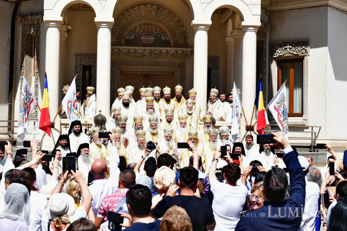 Zi de luminată cinstire a Sfântului Ocrotitor al Bucureștilor la un sfert de mileniu de la venirea cinstitelor sale moaște în Capitală 303057