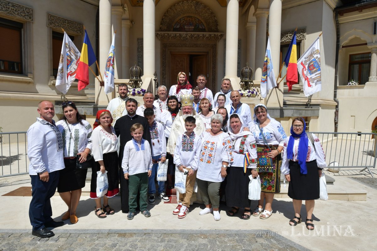 Zi de luminată cinstire a Sfântului Ocrotitor al Bucureștilor la un sfert de mileniu de la venirea cinstitelor sale moaște în Capitală 303058