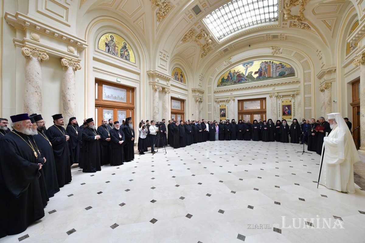 Zi de luminată cinstire a Sfântului Ocrotitor al Bucureștilor la un sfert de mileniu de la venirea cinstitelor sale moaște în Capitală 303059