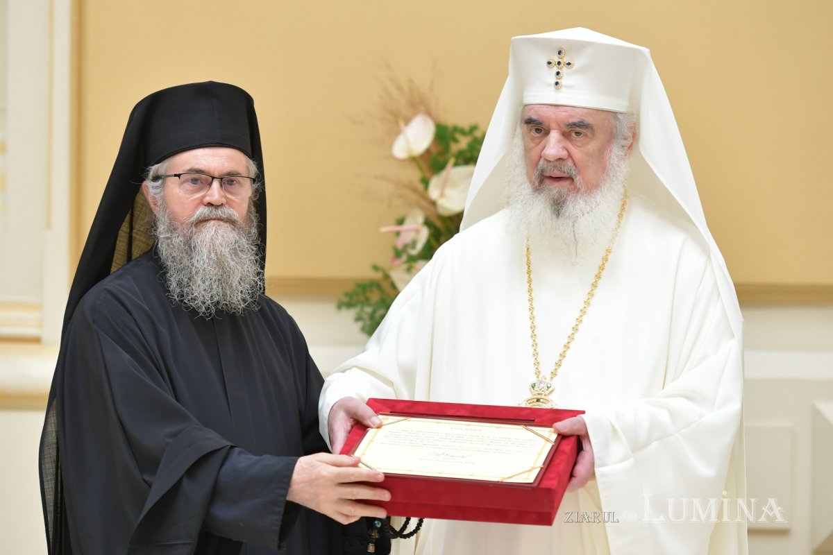 Zi de luminată cinstire a Sfântului Ocrotitor al Bucureștilor la un sfert de mileniu de la venirea cinstitelor sale moaște în Capitală 303060