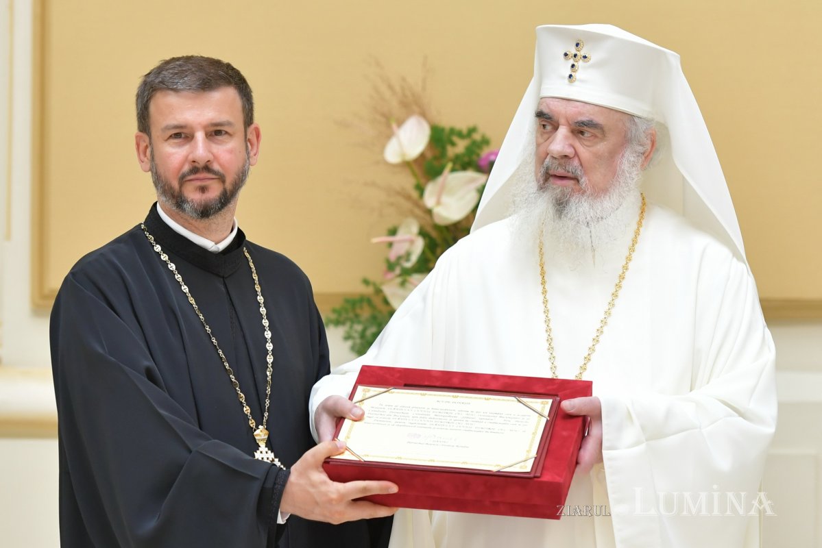 Zi de luminată cinstire a Sfântului Ocrotitor al Bucureștilor la un sfert de mileniu de la venirea cinstitelor sale moaște în Capitală 303061