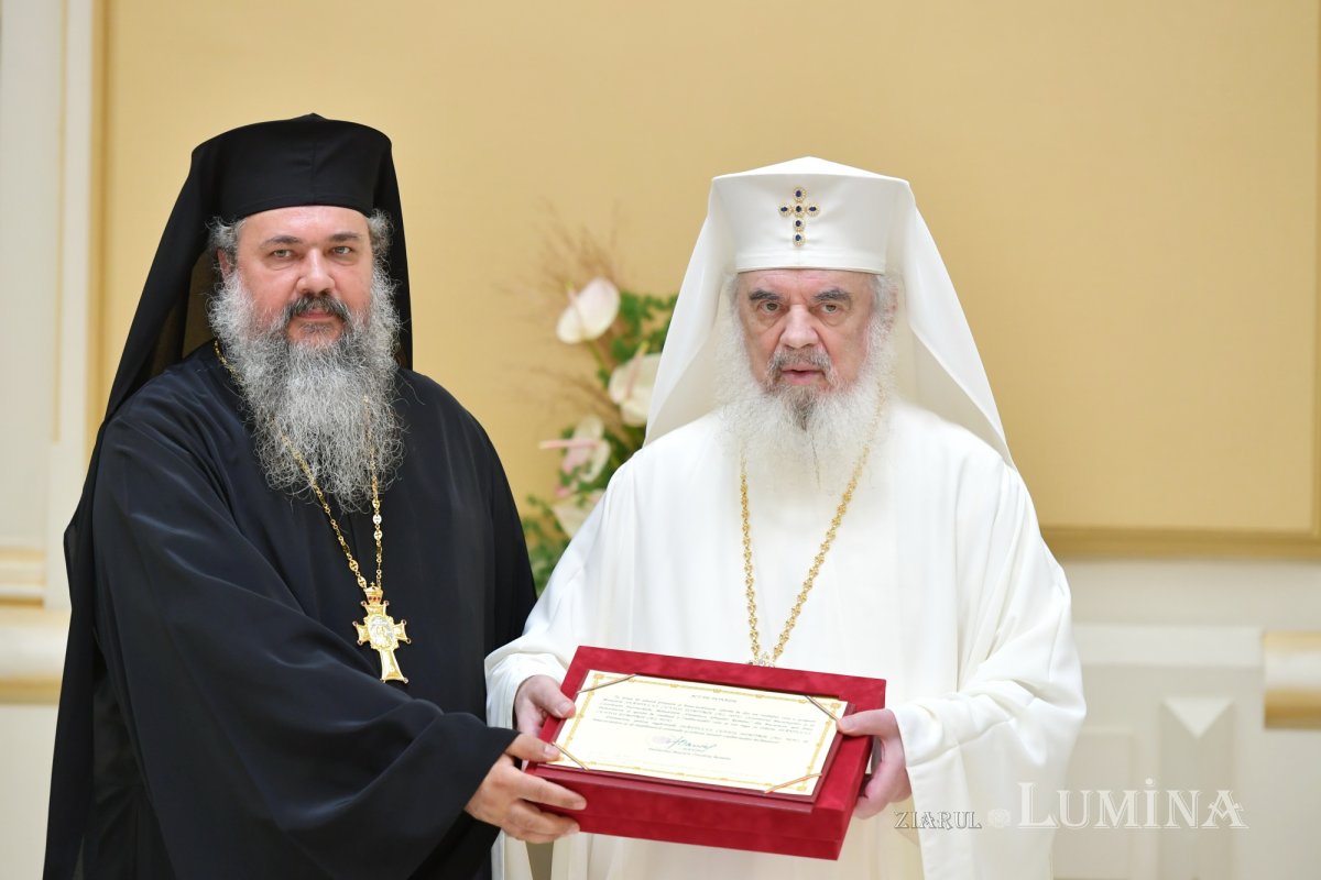 Zi de luminată cinstire a Sfântului Ocrotitor al Bucureștilor la un sfert de mileniu de la venirea cinstitelor sale moaște în Capitală 303062