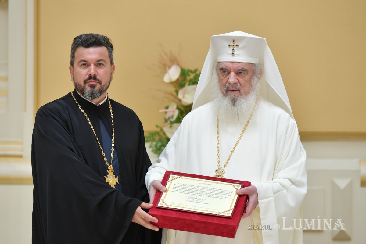 Zi de luminată cinstire a Sfântului Ocrotitor al Bucureștilor la un sfert de mileniu de la venirea cinstitelor sale moaște în Capitală 303063