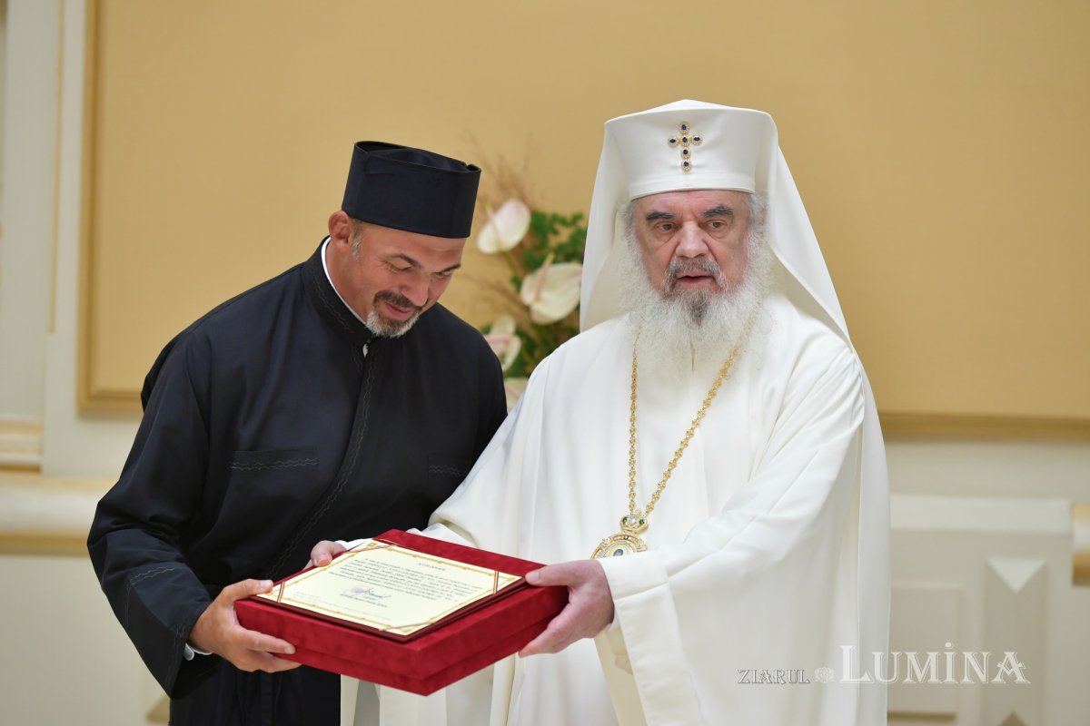 Zi de luminată cinstire a Sfântului Ocrotitor al Bucureștilor la un sfert de mileniu de la venirea cinstitelor sale moaște în Capitală 303064