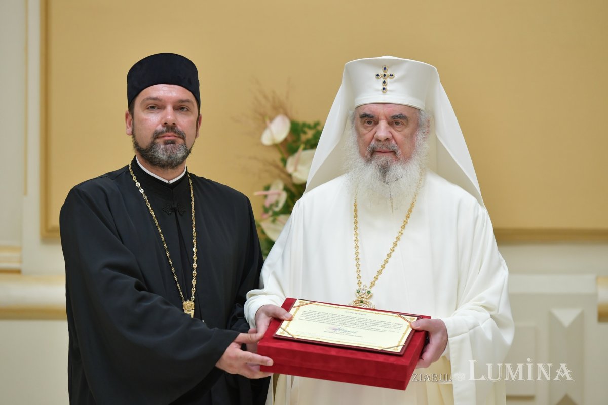 Zi de luminată cinstire a Sfântului Ocrotitor al Bucureștilor la un sfert de mileniu de la venirea cinstitelor sale moaște în Capitală 303065