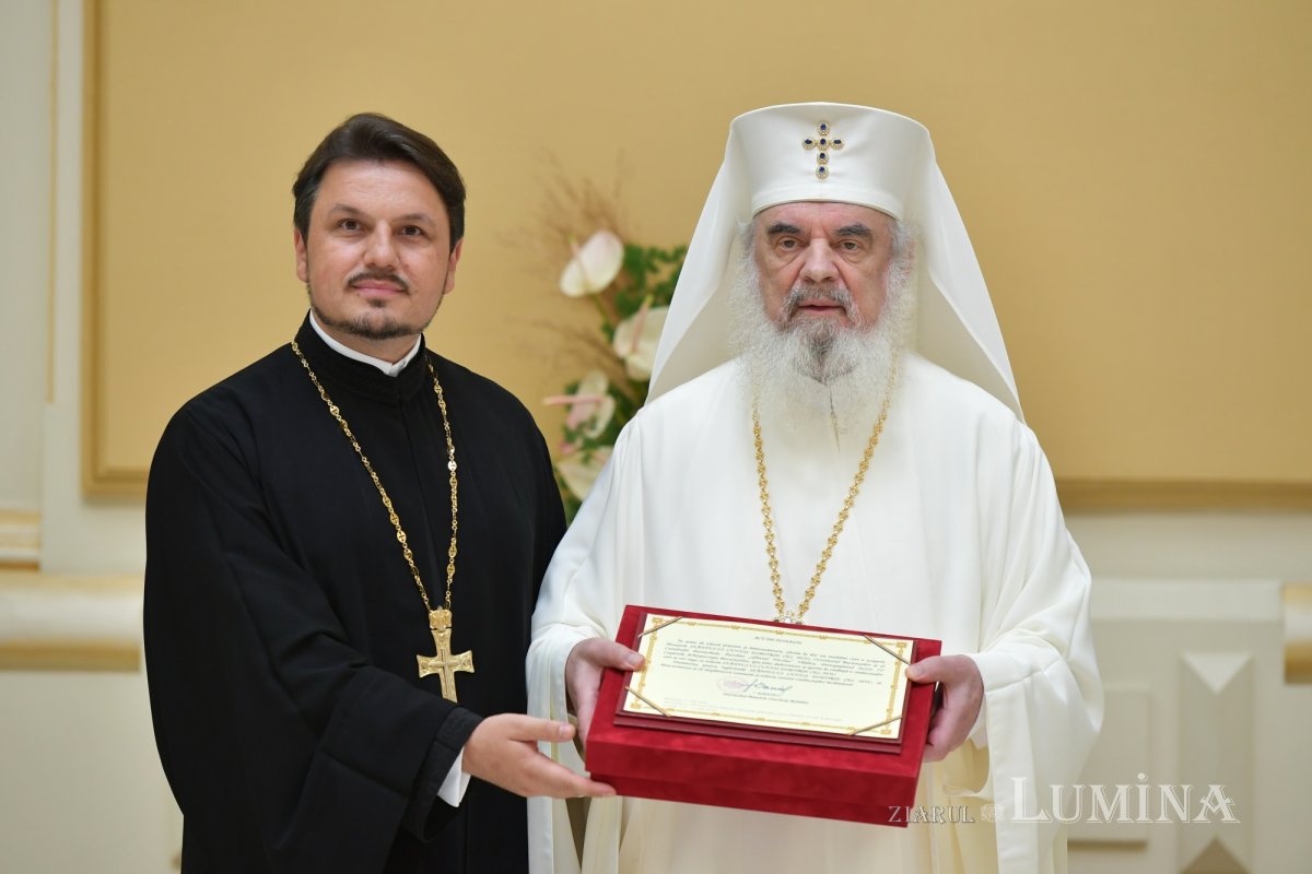 Zi de luminată cinstire a Sfântului Ocrotitor al Bucureștilor la un sfert de mileniu de la venirea cinstitelor sale moaște în Capitală 303066