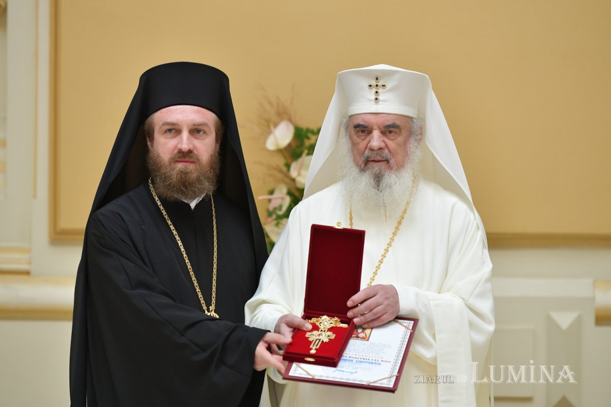 Zi de luminată cinstire a Sfântului Ocrotitor al Bucureștilor la un sfert de mileniu de la venirea cinstitelor sale moaște în Capitală 303067