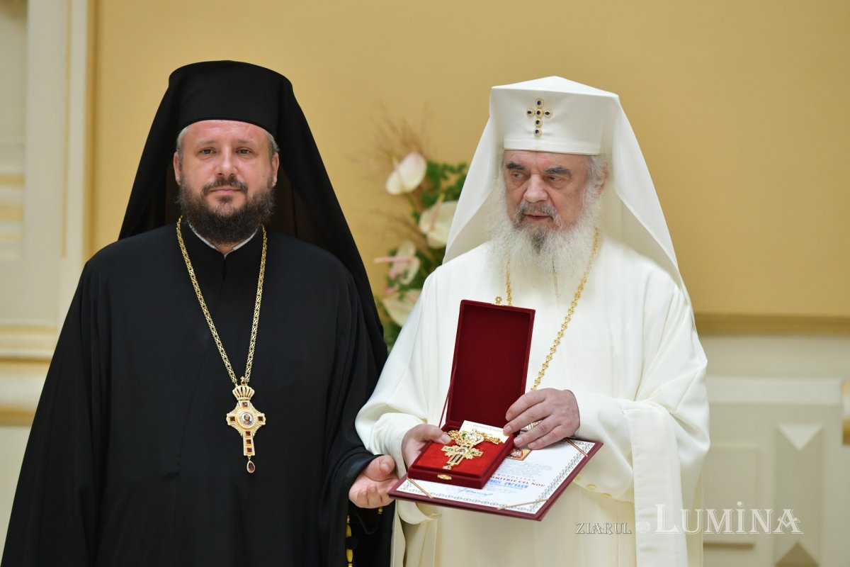 Zi de luminată cinstire a Sfântului Ocrotitor al Bucureștilor la un sfert de mileniu de la venirea cinstitelor sale moaște în Capitală 303068