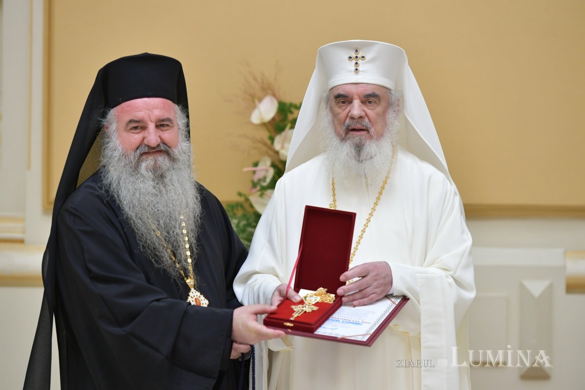 Zi de luminată cinstire a Sfântului Ocrotitor al Bucureștilor la un sfert de mileniu de la venirea cinstitelor sale moaște în Capitală 303069