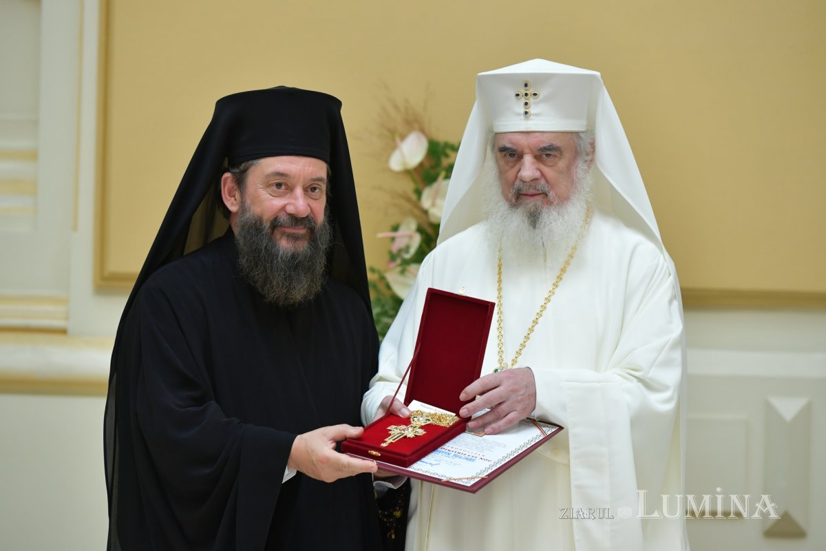 Zi de luminată cinstire a Sfântului Ocrotitor al Bucureștilor la un sfert de mileniu de la venirea cinstitelor sale moaște în Capitală 303071