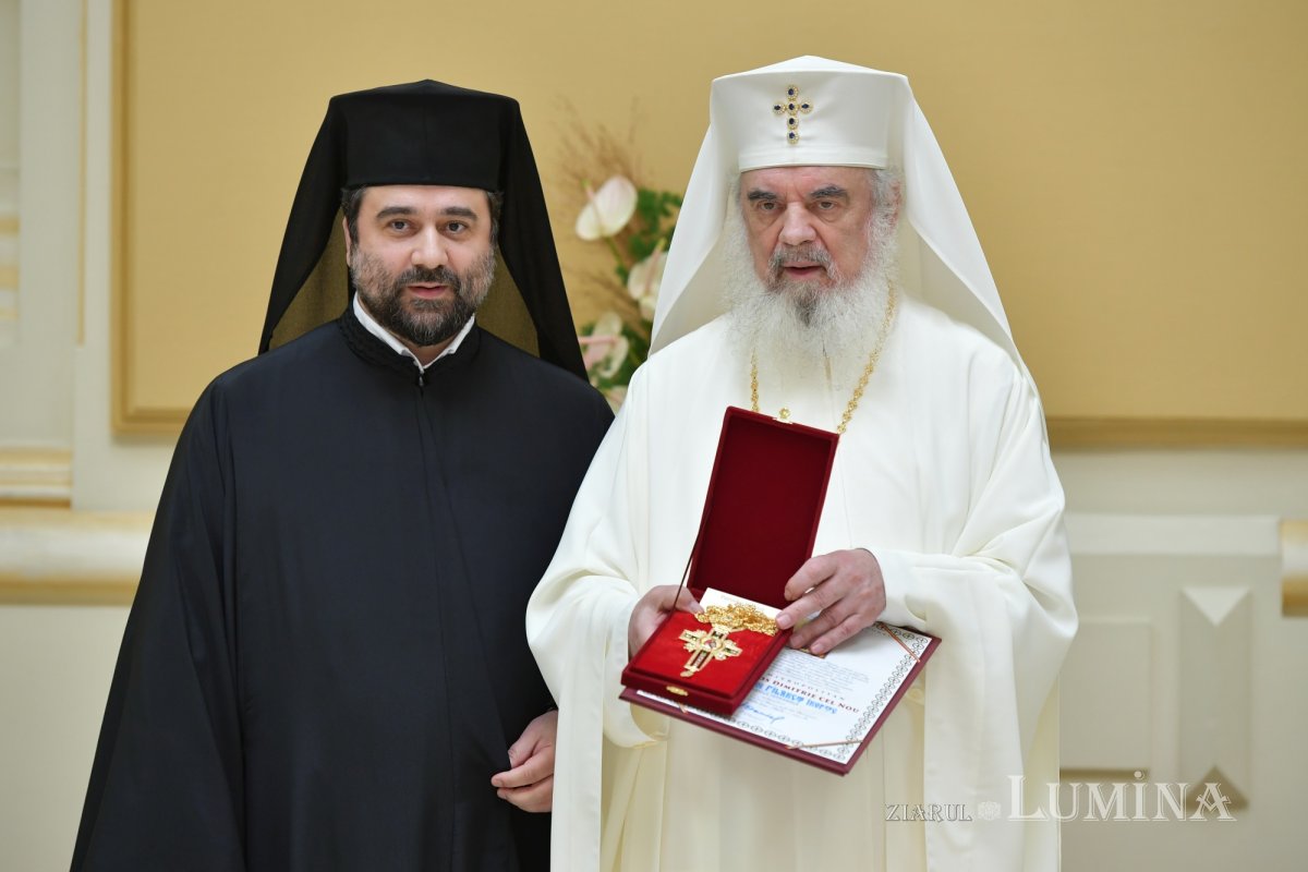 Zi de luminată cinstire a Sfântului Ocrotitor al Bucureștilor la un sfert de mileniu de la venirea cinstitelor sale moaște în Capitală 303072