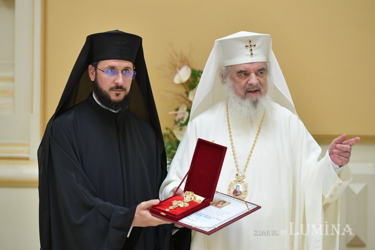 Zi de luminată cinstire a Sfântului Ocrotitor al Bucureștilor la un sfert de mileniu de la venirea cinstitelor sale moaște în Capitală 303074