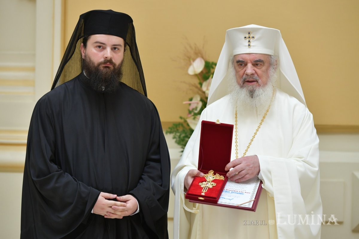 Zi de luminată cinstire a Sfântului Ocrotitor al Bucureștilor la un sfert de mileniu de la venirea cinstitelor sale moaște în Capitală 303075