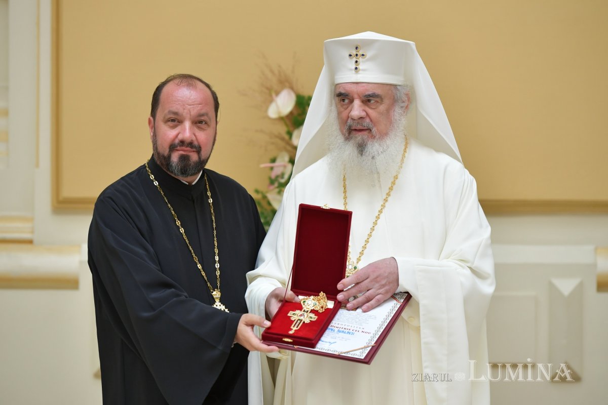 Zi de luminată cinstire a Sfântului Ocrotitor al Bucureștilor la un sfert de mileniu de la venirea cinstitelor sale moaște în Capitală 303078