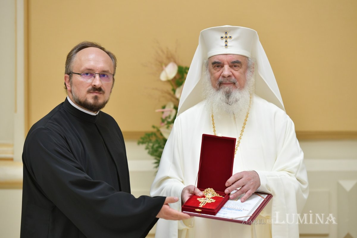 Zi de luminată cinstire a Sfântului Ocrotitor al Bucureștilor la un sfert de mileniu de la venirea cinstitelor sale moaște în Capitală 303084