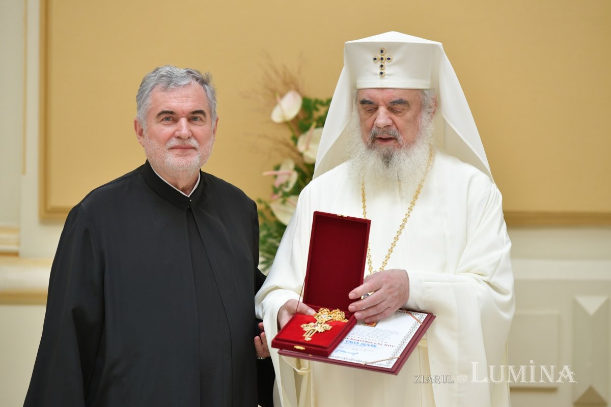 Zi de luminată cinstire a Sfântului Ocrotitor al Bucureștilor la un sfert de mileniu de la venirea cinstitelor sale moaște în Capitală 303085