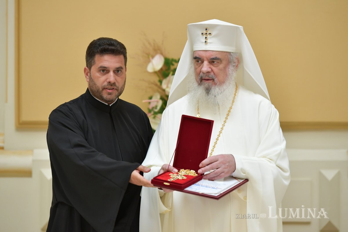 Zi de luminată cinstire a Sfântului Ocrotitor al Bucureștilor la un sfert de mileniu de la venirea cinstitelor sale moaște în Capitală 303086