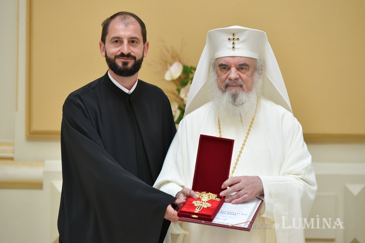 Zi de luminată cinstire a Sfântului Ocrotitor al Bucureștilor la un sfert de mileniu de la venirea cinstitelor sale moaște în Capitală 303087