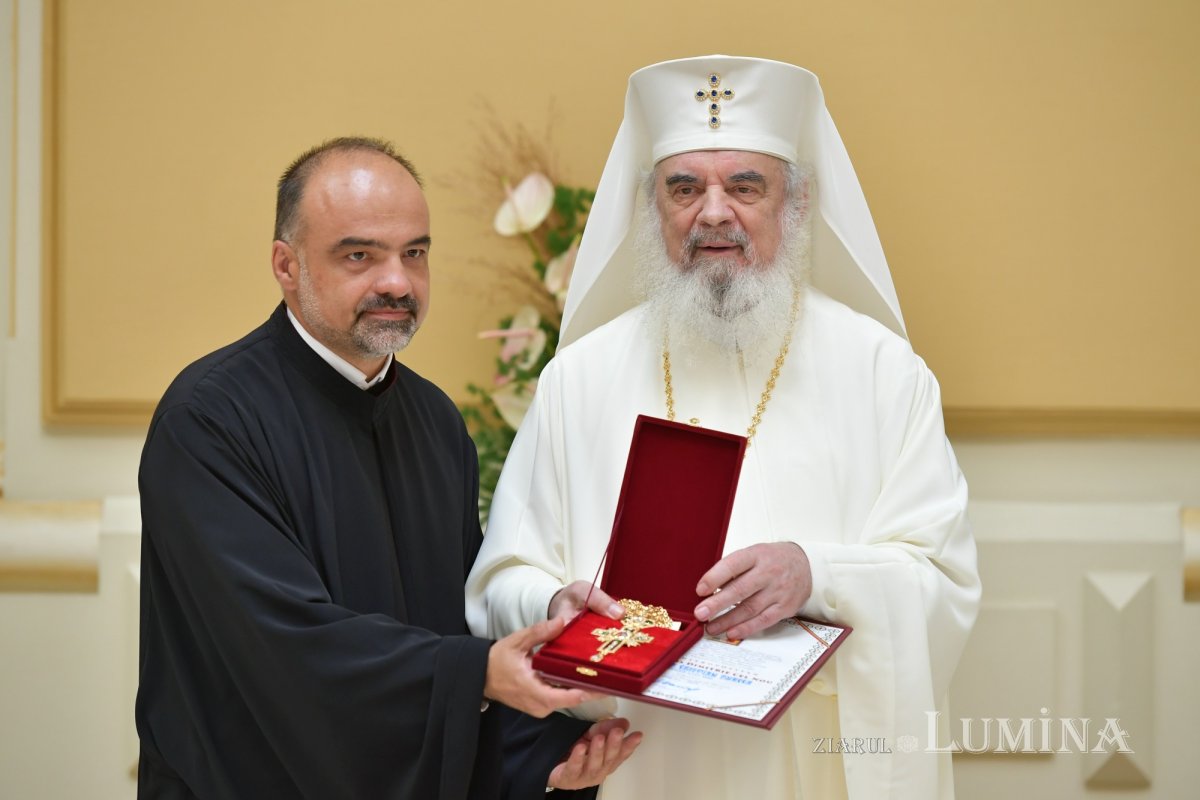 Zi de luminată cinstire a Sfântului Ocrotitor al Bucureștilor la un sfert de mileniu de la venirea cinstitelor sale moaște în Capitală 303088