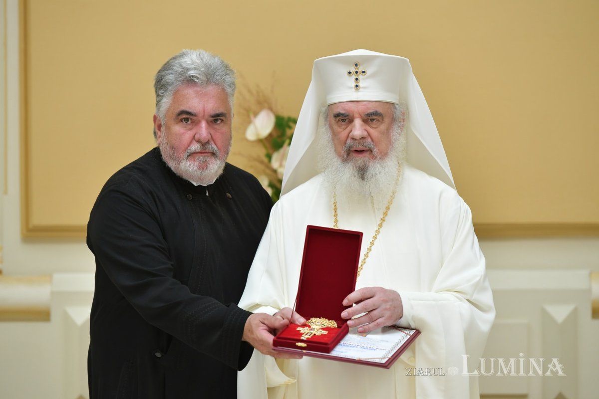 Zi de luminată cinstire a Sfântului Ocrotitor al Bucureștilor la un sfert de mileniu de la venirea cinstitelor sale moaște în Capitală 303091