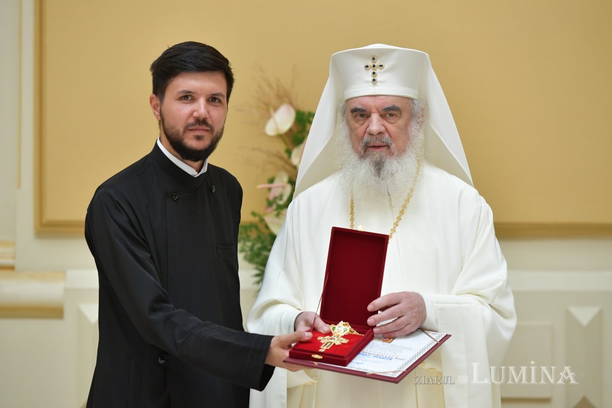 Zi de luminată cinstire a Sfântului Ocrotitor al Bucureștilor la un sfert de mileniu de la venirea cinstitelor sale moaște în Capitală 303092