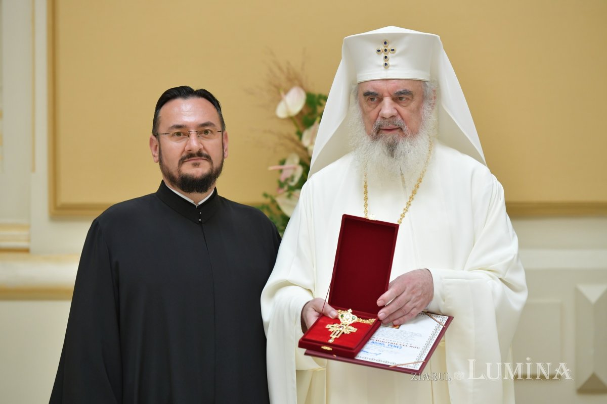 Zi de luminată cinstire a Sfântului Ocrotitor al Bucureștilor la un sfert de mileniu de la venirea cinstitelor sale moaște în Capitală 303093