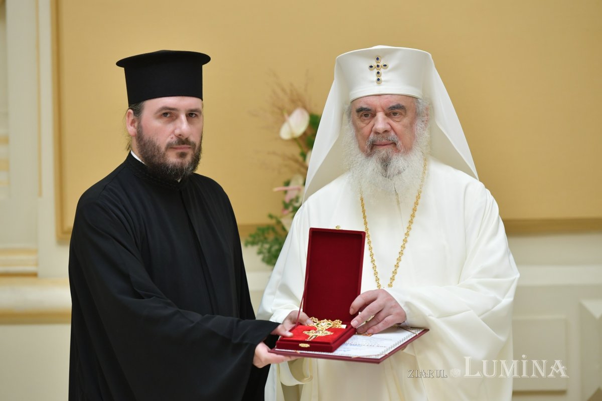 Zi de luminată cinstire a Sfântului Ocrotitor al Bucureștilor la un sfert de mileniu de la venirea cinstitelor sale moaște în Capitală 303094